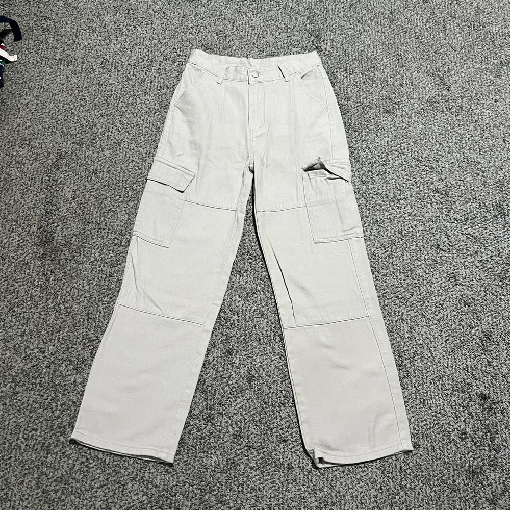 Stylish Cargo Pants in Light Gray